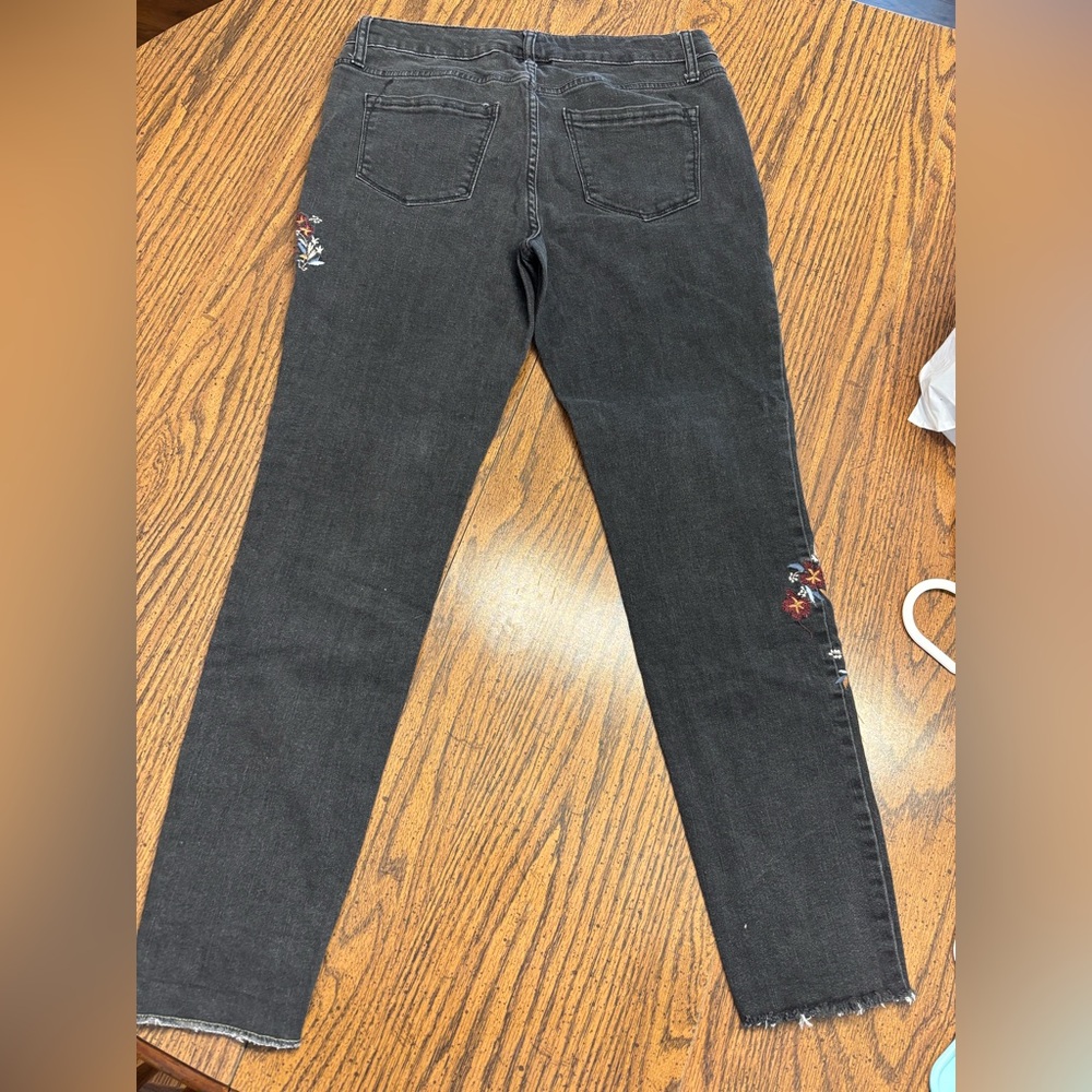 Black Floral Embroidered Super Stretch Mid Rise Skinny Jeans by Mossimo 10/30 - Picture 2 of 4